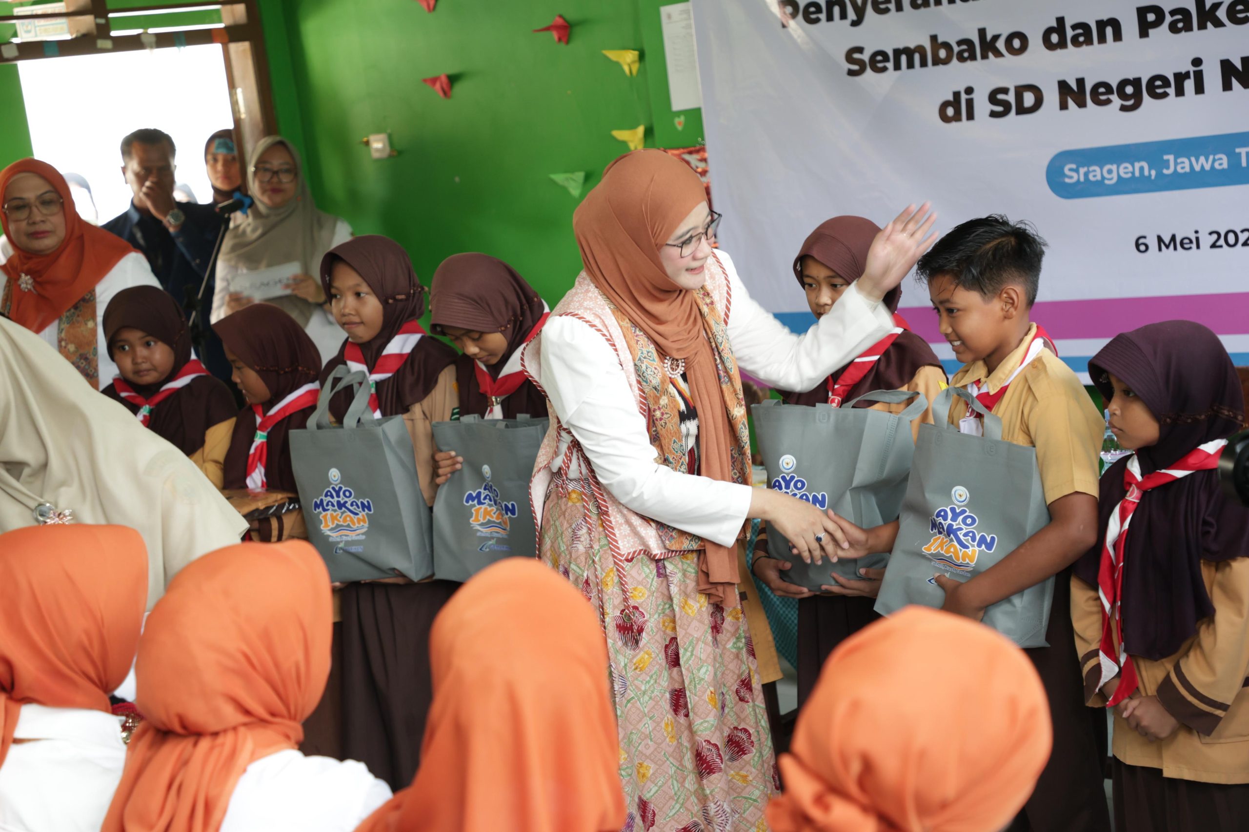 Kunjungan Seruni Kabinet Merah Putih dan DWP Kementerian ESDM di SD Negeri Ngebung 1 Sragen